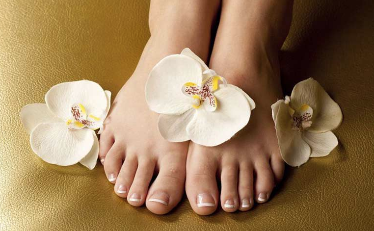 کاشت ناخن پا فرنچ