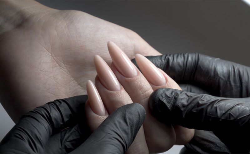 آموزش کاشت ناخن