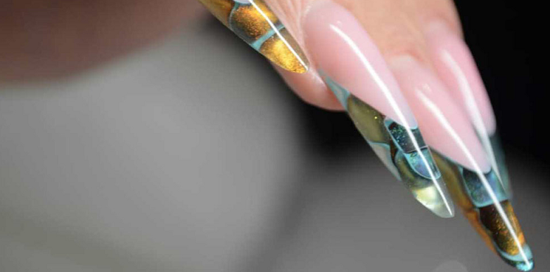 کاشت ناخن با قالب