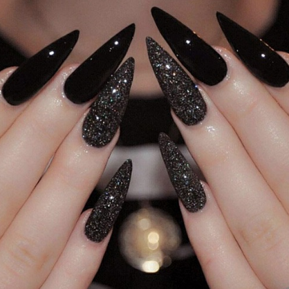 طرح کاشت ناخن مشکی