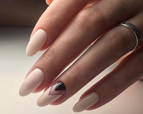 کاشت ناخن با قالب شیشه ای به چه صورت است؟