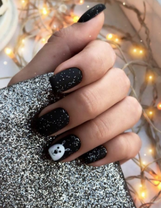 طرح کاشت ناخن مشکی