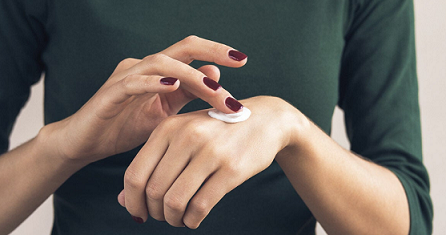 علت خشکی دست چیست؟