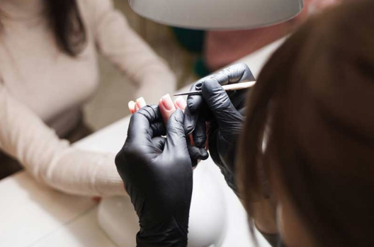 دوره آموزشی کاشت ناخن با مدرک